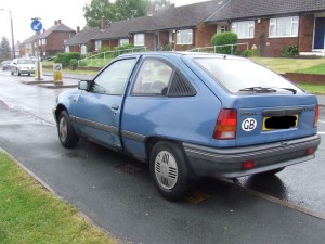 15 Jahre alter Vauxhall Astra (blau)